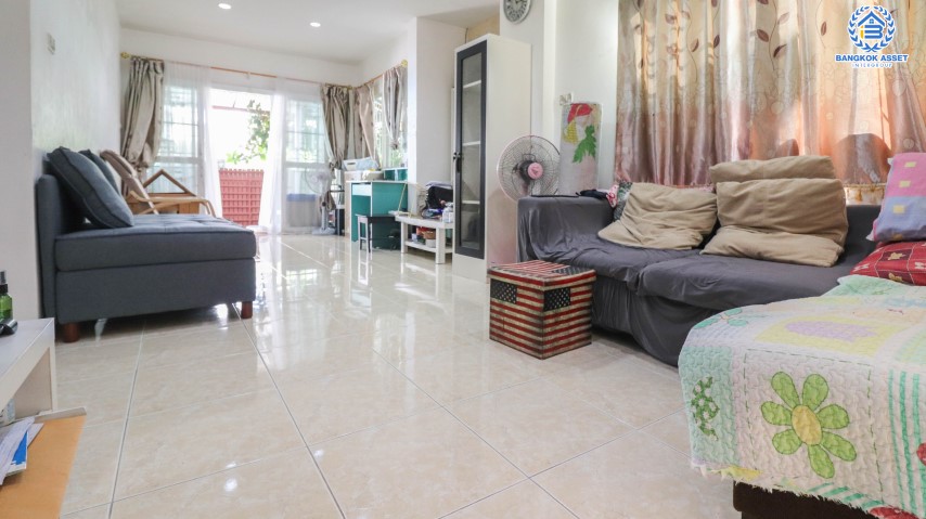 บ้านแฝดมือสองย่านนนทบุรี  ม. บางกอกการ์เด้นท์ บางใหญ่-กาญจนาฯ บนเนื้อที่ 35 ตร.ว.  ฟังก์ครบจัดเต็ม 3 ห้องนอน 3 ห้องน้ำ จอดรถ 2 คัน บ้านสวยมากพร้อมอยู่ บรรยากาศร่มรื่น สงบ  บนทำเลที่ดี เดินทางสะดวก ใกล้เซ็นทรัลเวสต์เกต และทางด่วนศรีรัช  เพียงไม่กี่นาถึงถึง รถไฟฟ้าสถานี "ตลาดบางใหญ่" พร้อมราคาสุดพิเศษ!